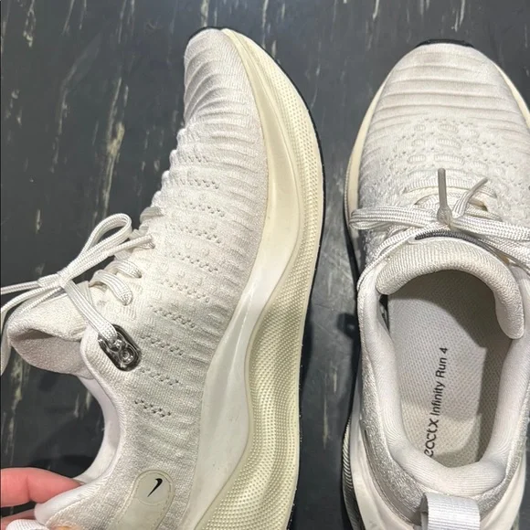 Nike White Sneakers with Modern Design and Textured Upper - Picture 4 of 8